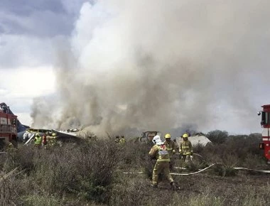 Νέα πλάνα από το αεροσκάφος που συνετρίβη στο Μεξικό (βίντεο)